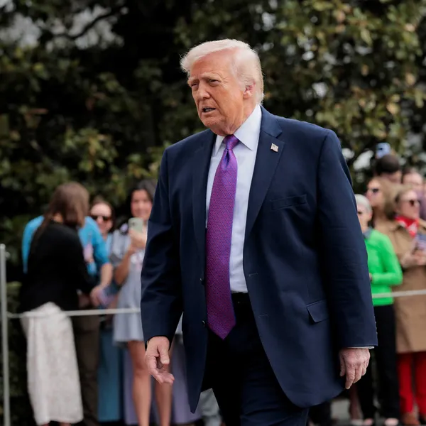 Trump’s grip on reality said to be ‘slipping fast’ as economy ‘wrecks’: ‘It’s happening’