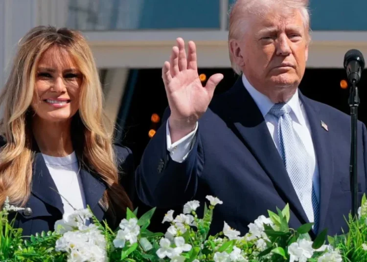 ‘Quit the rotten carcass’: Analysts say Melania just sent husband a shot across the bow