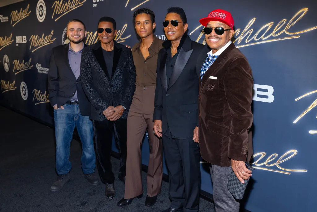 Prince Jackson, Jackie Jackson, Jaafar Jackson, Jermaine Jackson, and Marlon Jackson at the 