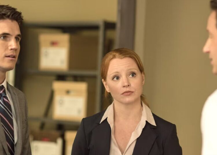 Robbie Amell Recalls Adorable Behind-the-Scenes Story With David Duchovny Ahead of ‘X-Files’ Reboot