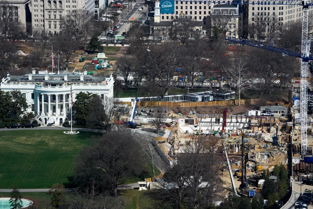 Overhead view of the White House and ongoing construction of its ballroom where the East Wing once stood.