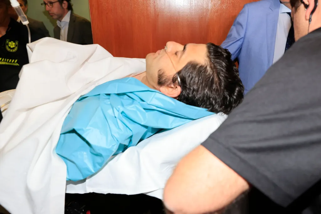 Morante de la Puebla on a stretcher, with an IV drip, being transferred to the hospital with a very serious prognosis.
