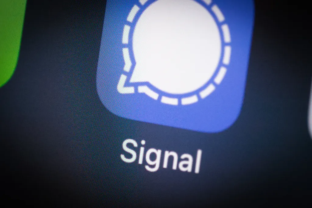 The Signal encrypted messaging application icon on an iPhone home screen.