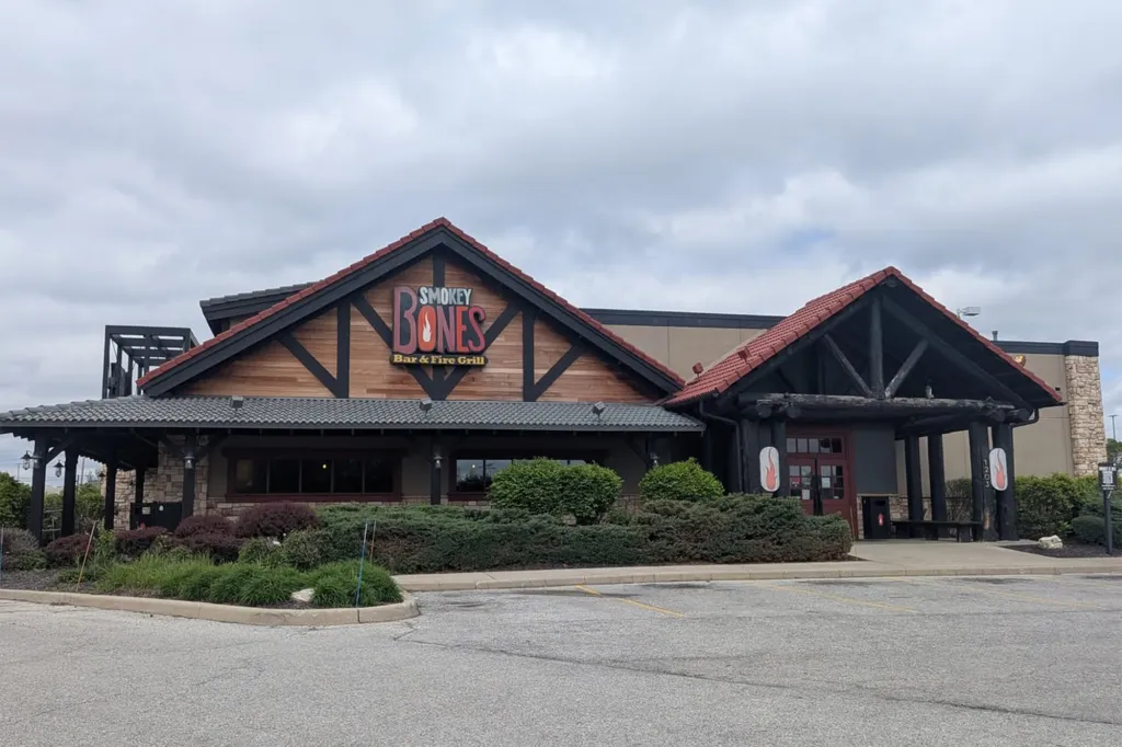 The closed Smokey Bones Bar & Fire Grill at Jefferson Pointe.