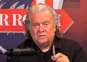 Steve Bannon scoffs amid search for US pilots in Iran: ‘Gonna get some people shot down’