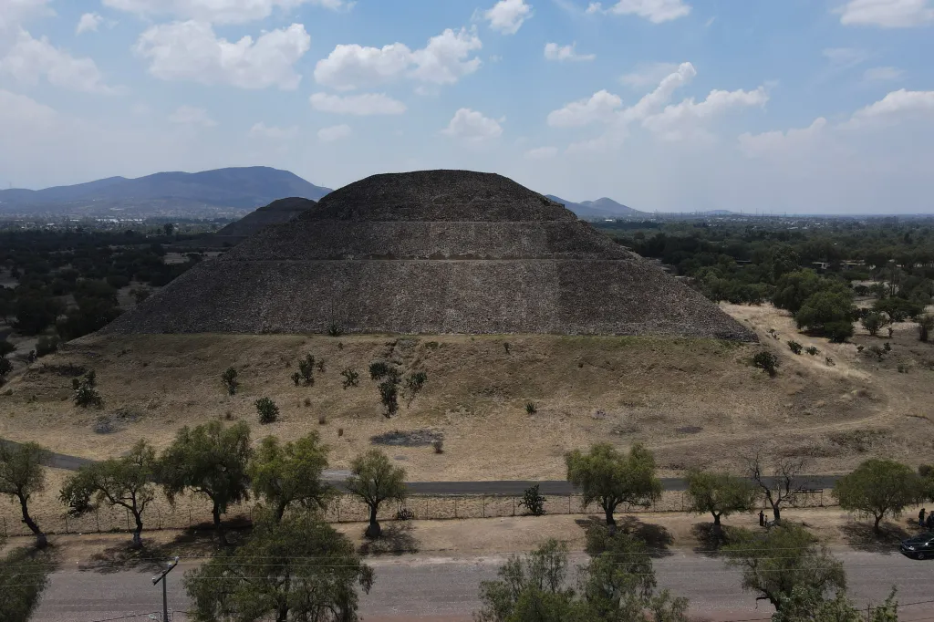 The Teotihuacan pyramids remain closed a day after a gunman opened fire on tourists at the archaeological site on the outskirts of Mexico City
