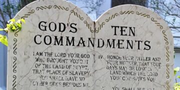 Conservative appeals court rules red state can force schools to post Ten Commandments