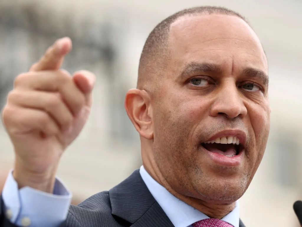 ‘Ouch for Republicans’: Experts pounce as Dems see ‘big advantage’ in new poll