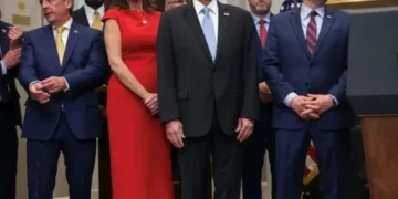 Top Republican spotted ‘living it up’ on beach as shutdown drags on: report