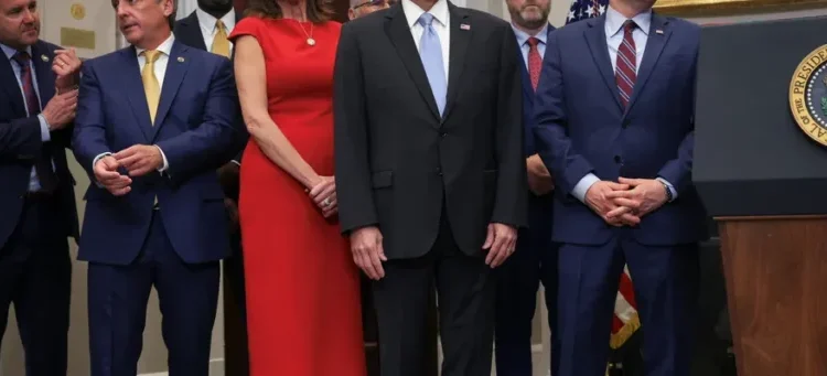 Top Republican spotted ‘living it up’ on beach as shutdown drags on: report