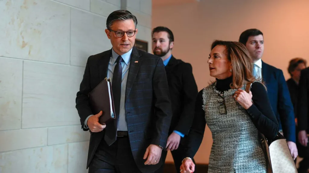 ‘Blowout brewing’: GOP said to have ‘no way on earth’ to keep House unless Trump rebounds