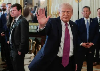 Chaos engulfs war talks as Trump admin can’t identify ‘who’s in charge’: CNN reporter