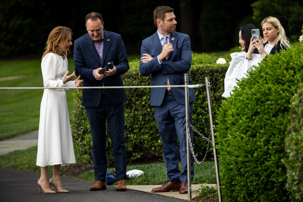 Geri Halliwell, Eric Swalwell, and others outside the White House.
