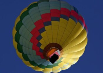 13 strangers and a giant balloon crash Temecula couple’s Saturday morning