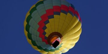 13 strangers and a giant balloon crash Temecula couple’s Saturday morning