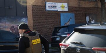 Agents armed with search warrants keep focus on Minnesota in public fraud probe