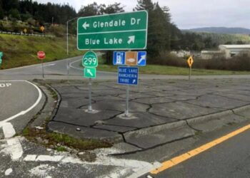 California woman escapes kidnapping by texting 911 from gas station bathroom, deputies say