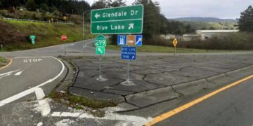 California woman escapes kidnapping by texting 911 from gas station bathroom, deputies say