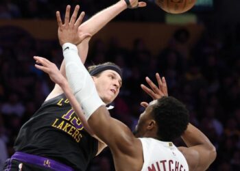 Lakers’ Austin Reaves out for rest of regular season with oblique strain