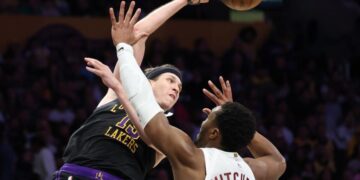 Lakers’ Austin Reaves out for rest of regular season with oblique strain