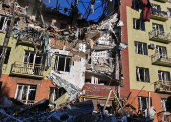 Russian attacks kill 4 as Ukraine drones target oil infrastructure