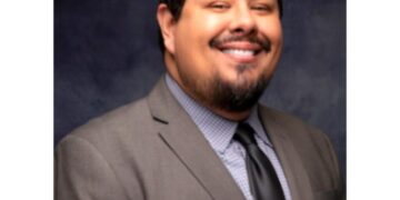 Former SoCal school board trustee messaged teen boys, called them ‘sexy,’ prosecutors say