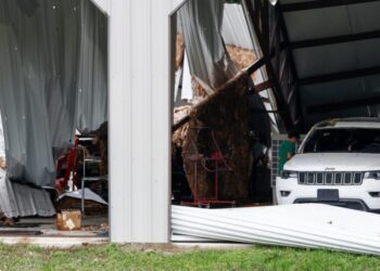 Tornado in Texas leaves at least 2 dead and destroys homes