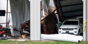 Tornado in Texas leaves at least 2 dead and destroys homes