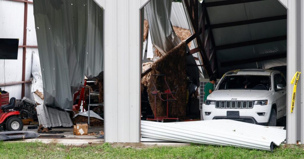 Tornado in Texas leaves at least 2 dead and destroys homes