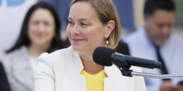 Park leads challenger Malik in fundraising for L.A.’s coastal council seat