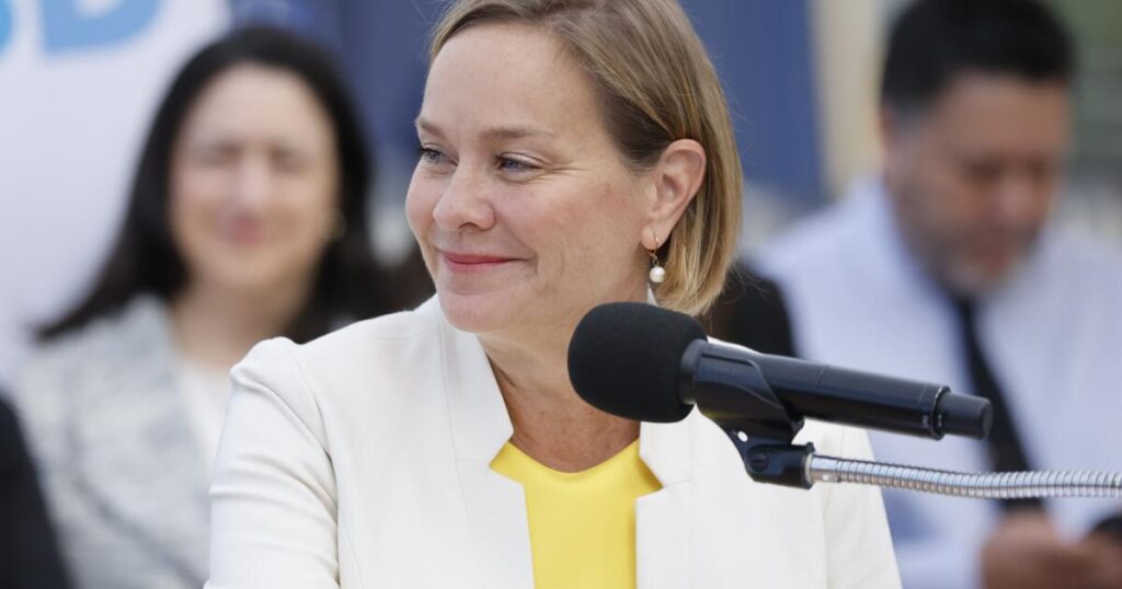 Park leads challenger Malik in fundraising for L.A.’s coastal council seat