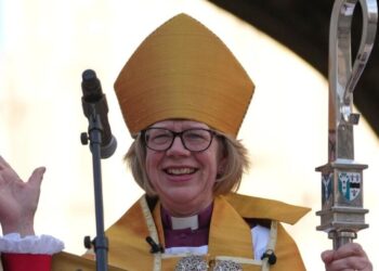 Pope prays with Archbishop of Canterbury Sarah Mullally in historic encounter, vows dialogue