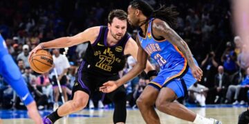 Lakers star Luka Doncic suffers hamstring injury, leaves game vs. Thunder
