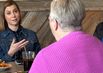 Sen. Elissa Slotkin sits down with Trump voters in Iowa while campaigning for Democrats