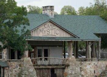 Camp Mystic director offers tearful apology to victims’ families at legislative hearing