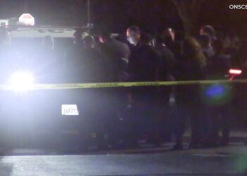 Gunfight in Santa Ana ends with 2 men dead, 1 wounded