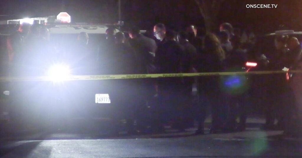 Gunfight in Santa Ana ends with 2 men dead, 1 wounded