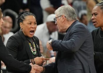 UConn coach Geno Auriemma apologizes again for Final Four clash, mentions coach Dawn Staley by name