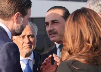 Trump threatens Strait of Hormuz blockade after U.S.-Iran ceasefire talks end without agreement