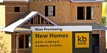 L.A.’s trailblazing home builder is the latest to leave California