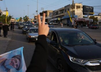 Trump and Iranian foreign minister say Strait of Hormuz is fully open