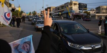 Trump and Iranian foreign minister say Strait of Hormuz is fully open