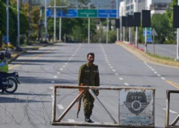 Trump says U.S. negotiators will head to Pakistan Monday for talks with Iran