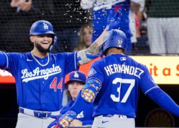 No nail-biter this time: Dodgers explode for 14 runs in return to Toronto