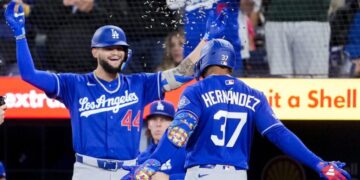 No nail-biter this time: Dodgers explode for 14 runs in return to Toronto