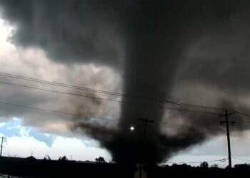 Tornado barrels through Oklahoma, damaging 40 homes and shutting down roads