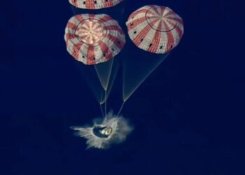 Artemis II astronauts safely splash down off San Diego coast after historic moon mission