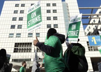 40,000 UC workers threaten statewide strike across hospitals, campuses, dining halls