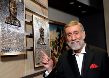 Country star Ray Stevens is recovering after breaking his neck in a fall