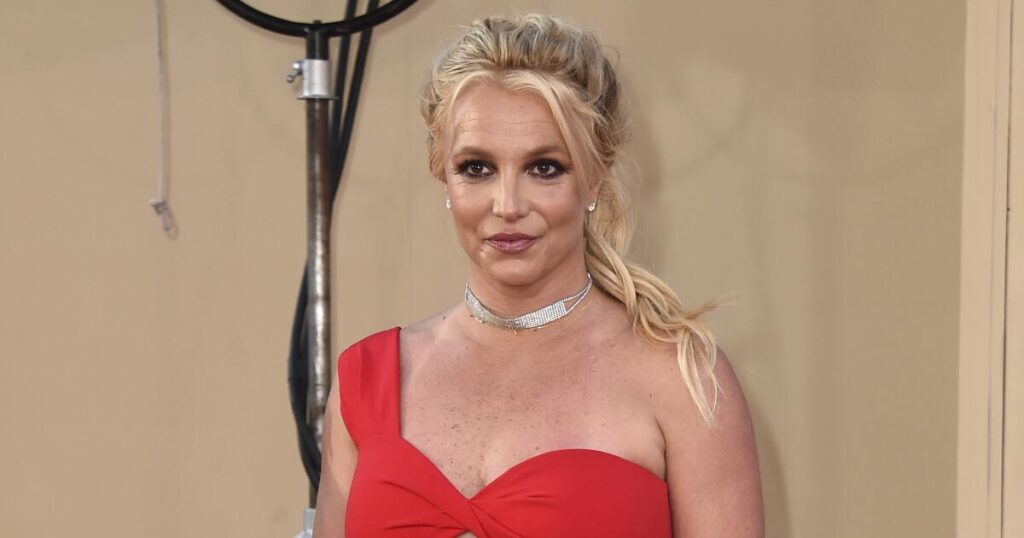 Britney Spears voluntarily checks into rehab following DUI arrest